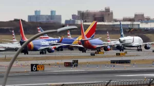Read more about the article US flights take to air again after four-hour outage meltdown disrupted global aviation