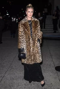 Read more about the article Nicky Hilton Serves 60s Style in Wild Print at Marc Jacobs Runway Show – Footwear News