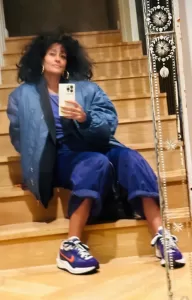 Read more about the article Tracee Ellis Ross Goes Blue in Sacai x Nike Vaporwaffle Sneakers – Footwear News