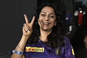 Read more about the article Juhi Chawla All Smiles As KKR Win! – Online Cricket News