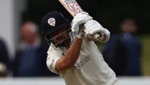 Read more about the article Haider Ali & Leus du Plooy stand revives Derbyshire – Online Cricket News