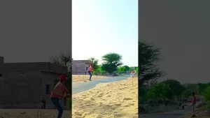 Read more about the article Street players batting skills 🔥#cricket #cricketlover #shortvideo #gullycricket #streetcricket