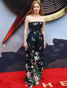 Read more about the article Jessica Chastain Blooms in Floral Oscar de la Renta Jumpsuit at The Flash Premiere