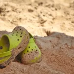 Read more about the article The Hype Around Crocs Closed Toe Shoes: Are They Worth It?